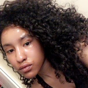 Meet your Posher, Ebony